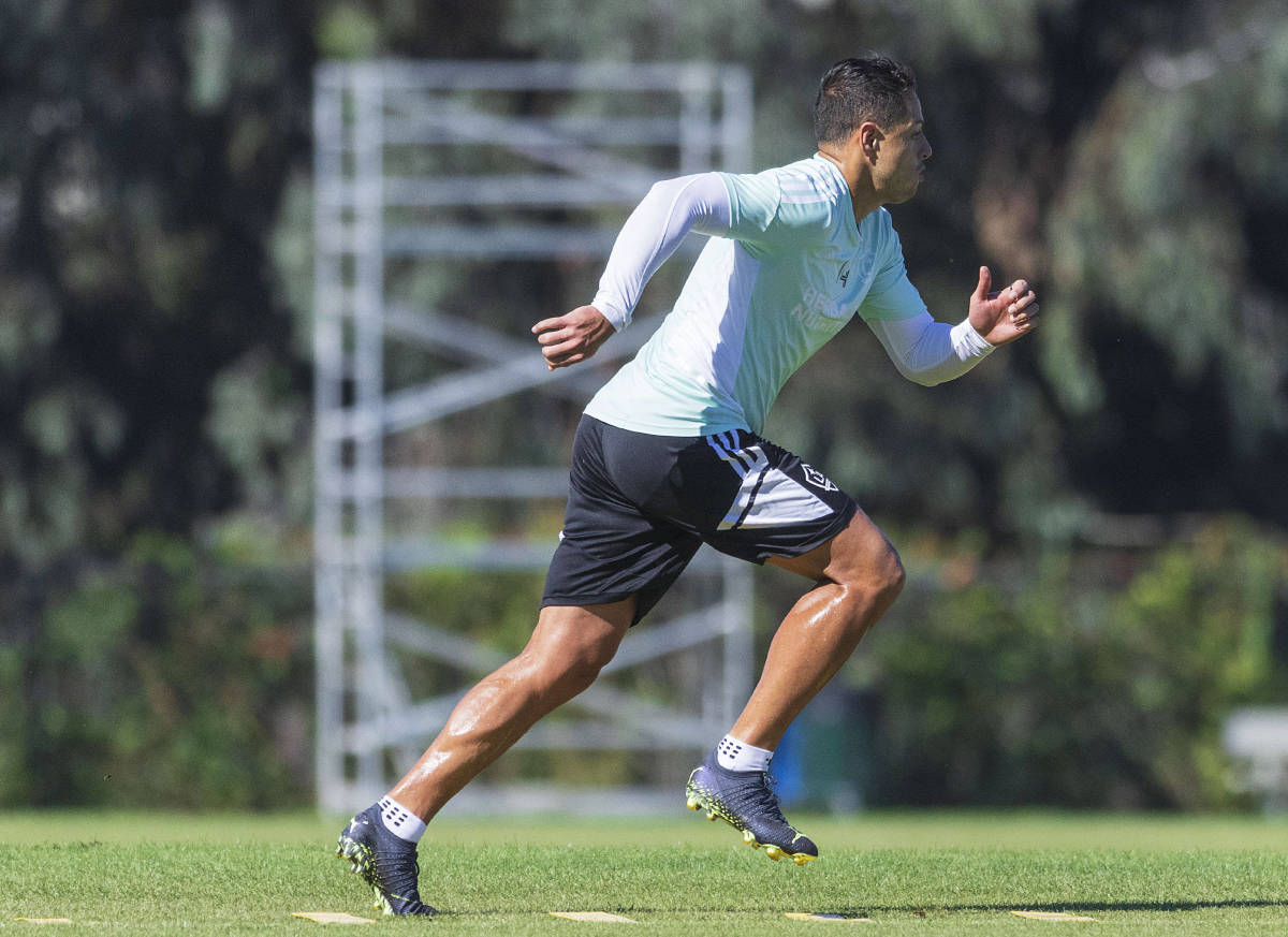 Chicharito Hernández haciendo pruebas de resistencia.