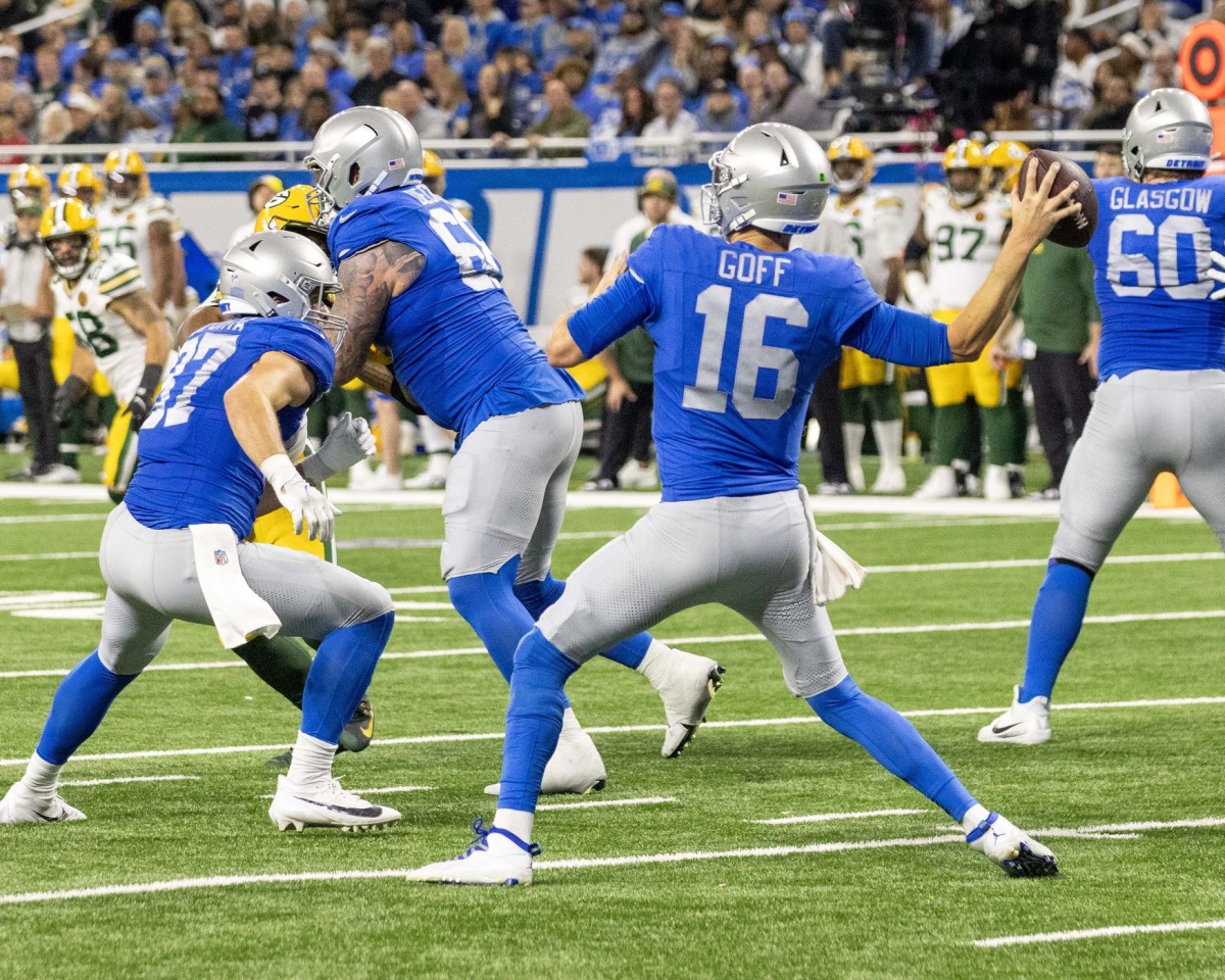 Detroit Lions quarterback Jared Goff (16) passes the ball against the Green Bay Packers. Mandatory Credit: David Reginek-USA TODAY Sports