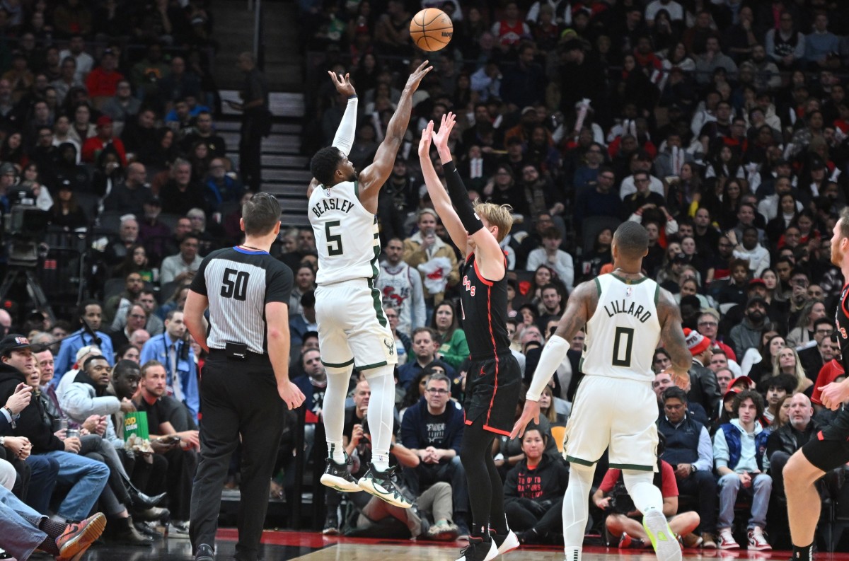  Milwaukee Bucks guard Malik Beasley (5) shoots for a basket over Toronto Raptors guard Gradey Dick (1)