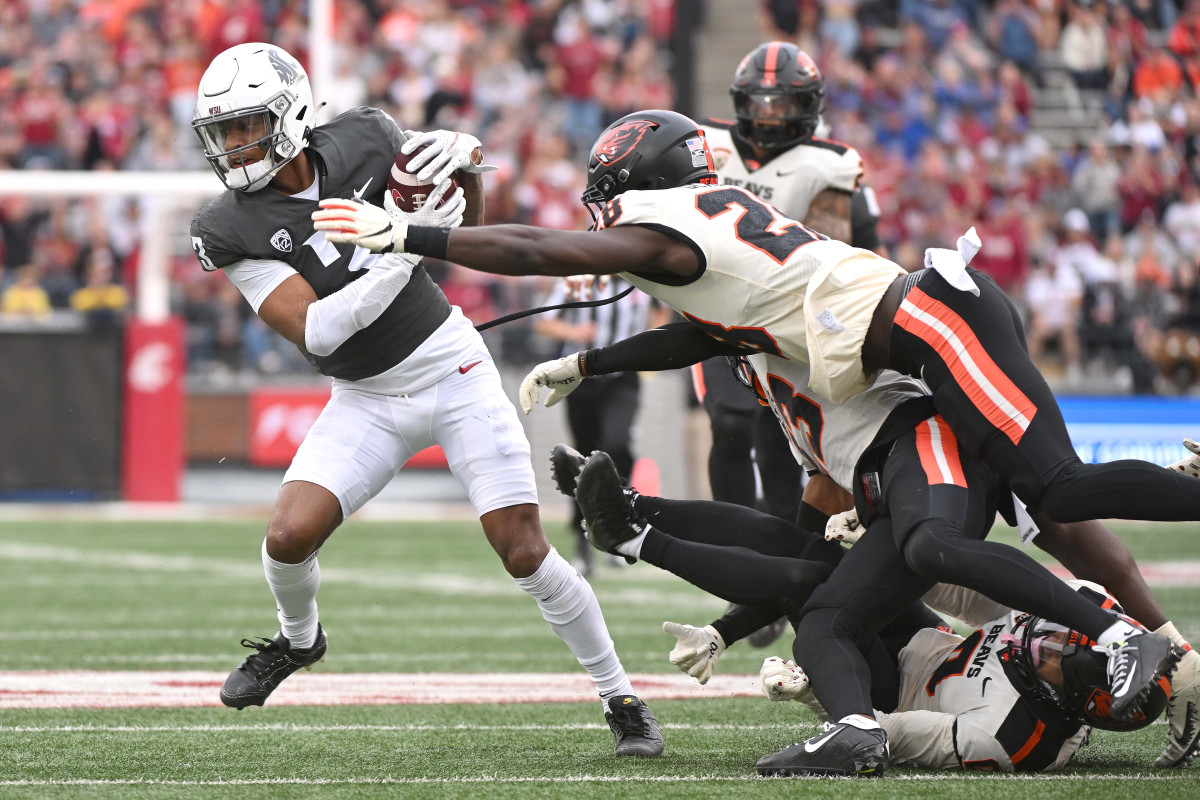 Sep 23, 2023; Pullman, Washington, USA; Washington State Cougars wide receiver Josh Kelly (3) breaks away from Oregon State Beavers defensive back Tyrice Ivy Jr. (25) in the first half at Gesa Field at Martin Stadium. Mandatory Credit: James Snook-USA TODAY Sports 