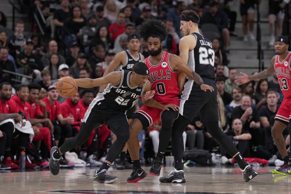 San Antonio Spurs guard Malaki Branham (22) dribbles against Chicago Bulls guard Coby White (0) in the first half at the Frost Bank Center.