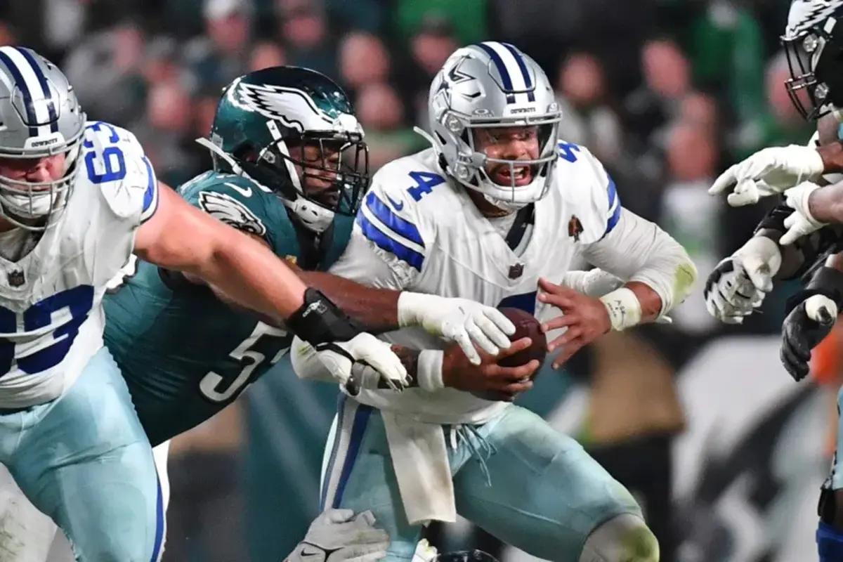 Dak Prescott and the Cowboys have a chance to take the lead in the NFC East with a win over the Eagles.