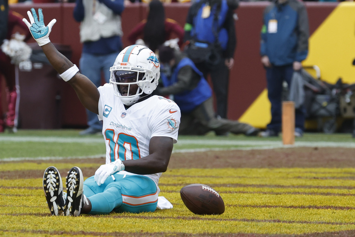 Saturday Miami Dolphins Mailbag: Tyreek Hill, O-line, Duke Riley, And ...