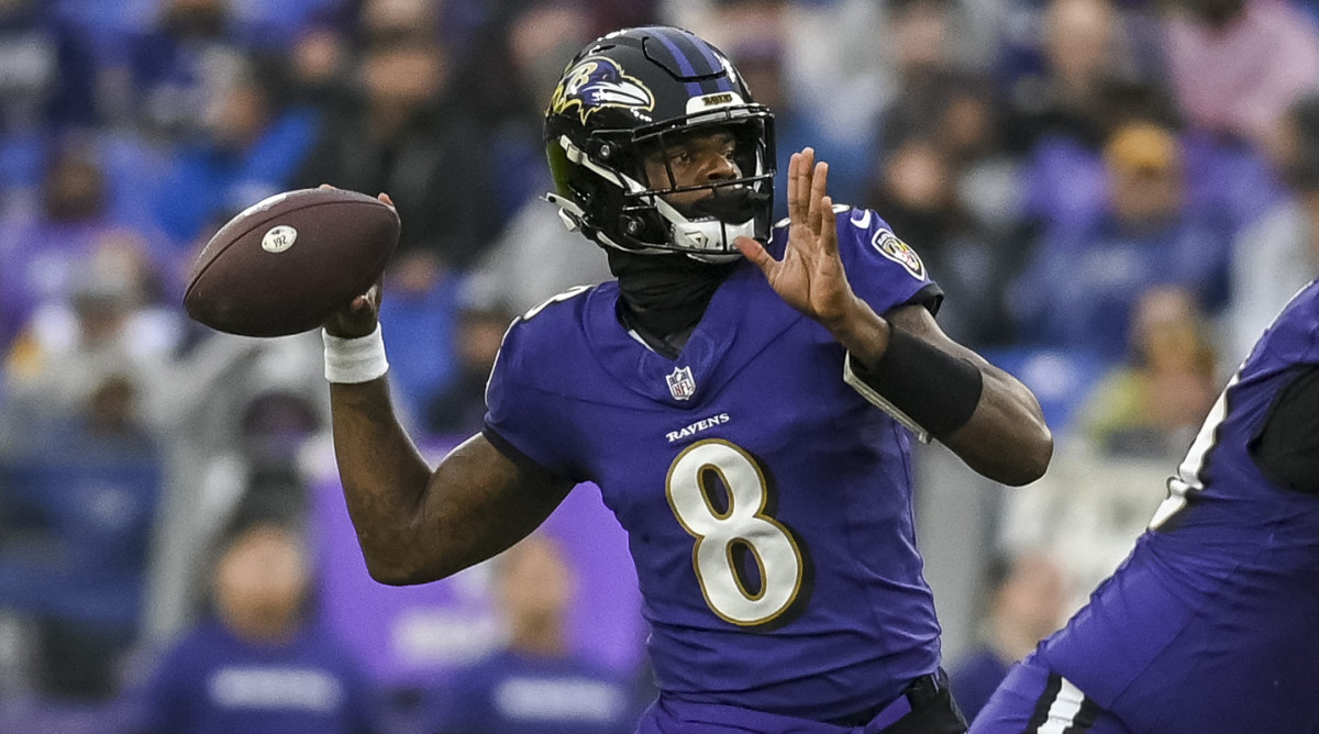 Ravens quarterback Lamar Jackson throws