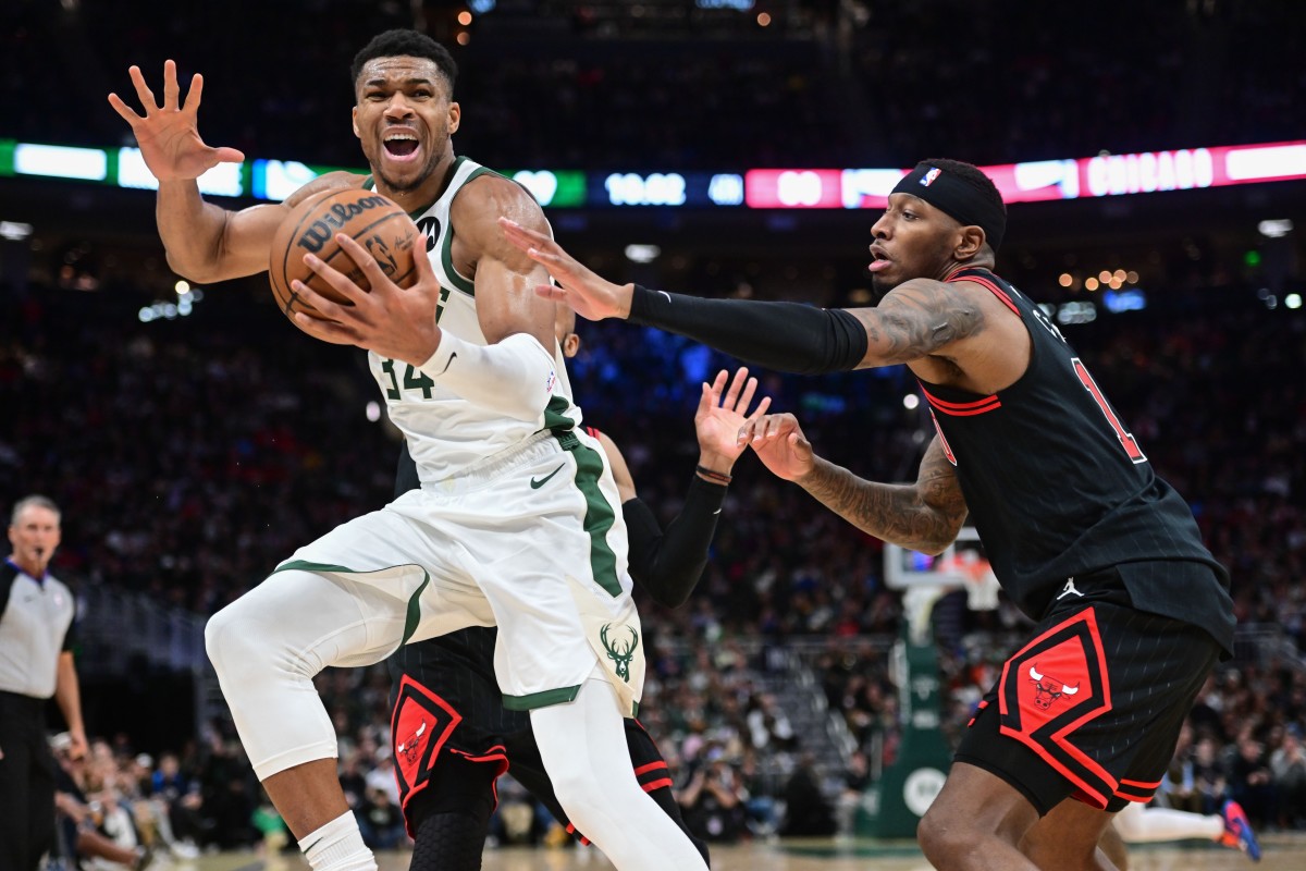 Milwaukee Bucks forward Giannis Antetokounmpo (34) looks for a shot against Chicago Bulls center Torrey Craig (13)