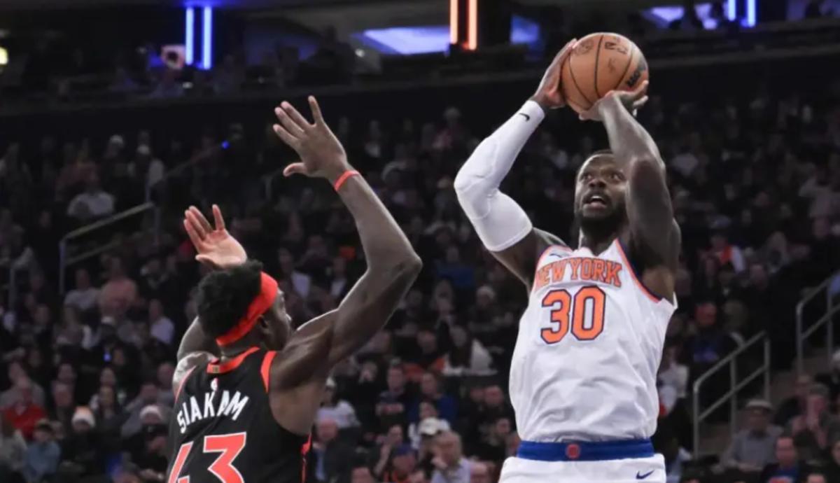 Julius Randle shoots over Pascal Siakam during Monday's win