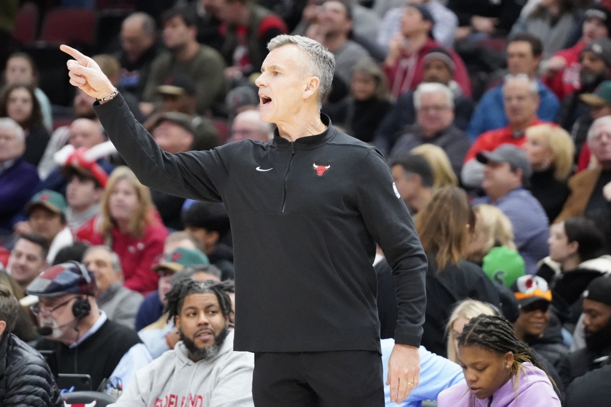 Chicago Bulls head coach Billy Donovan gestures to his team against the Denver Nuggets during the second half at United Center. 