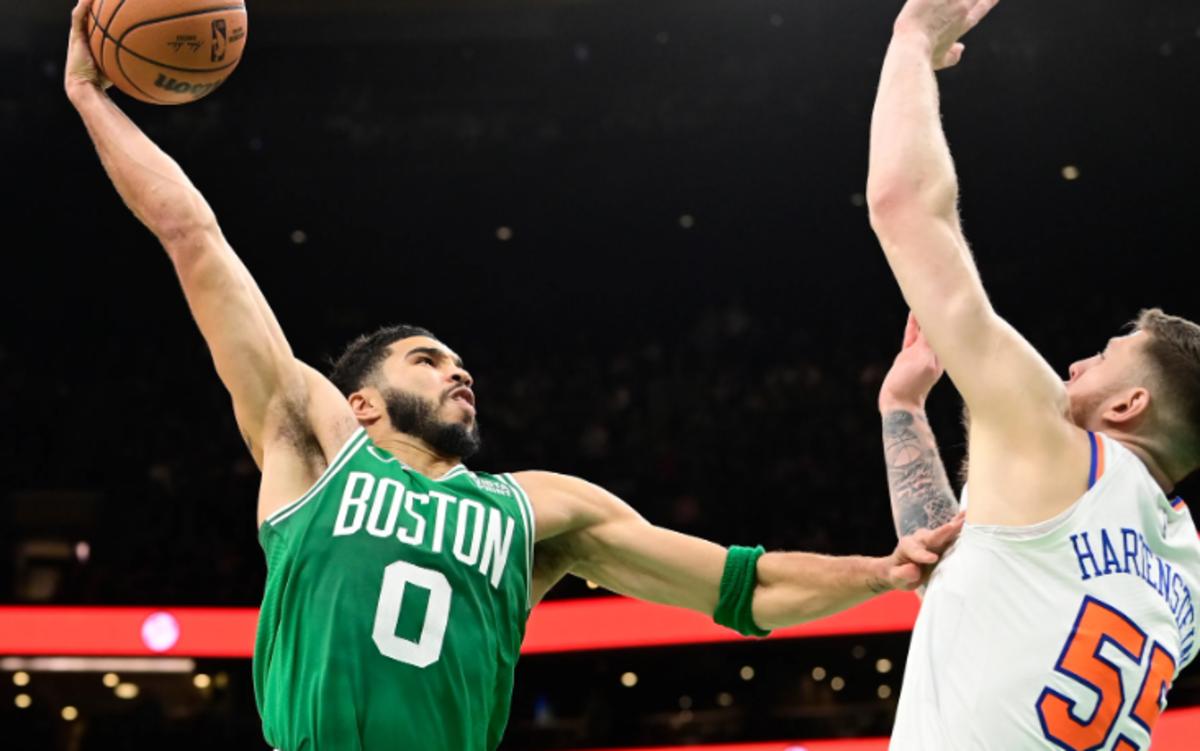 Isaiah Hartenstein (R) and the Knicks were unable to stop Jayson Tatum and the Boston Celtics last Friday night