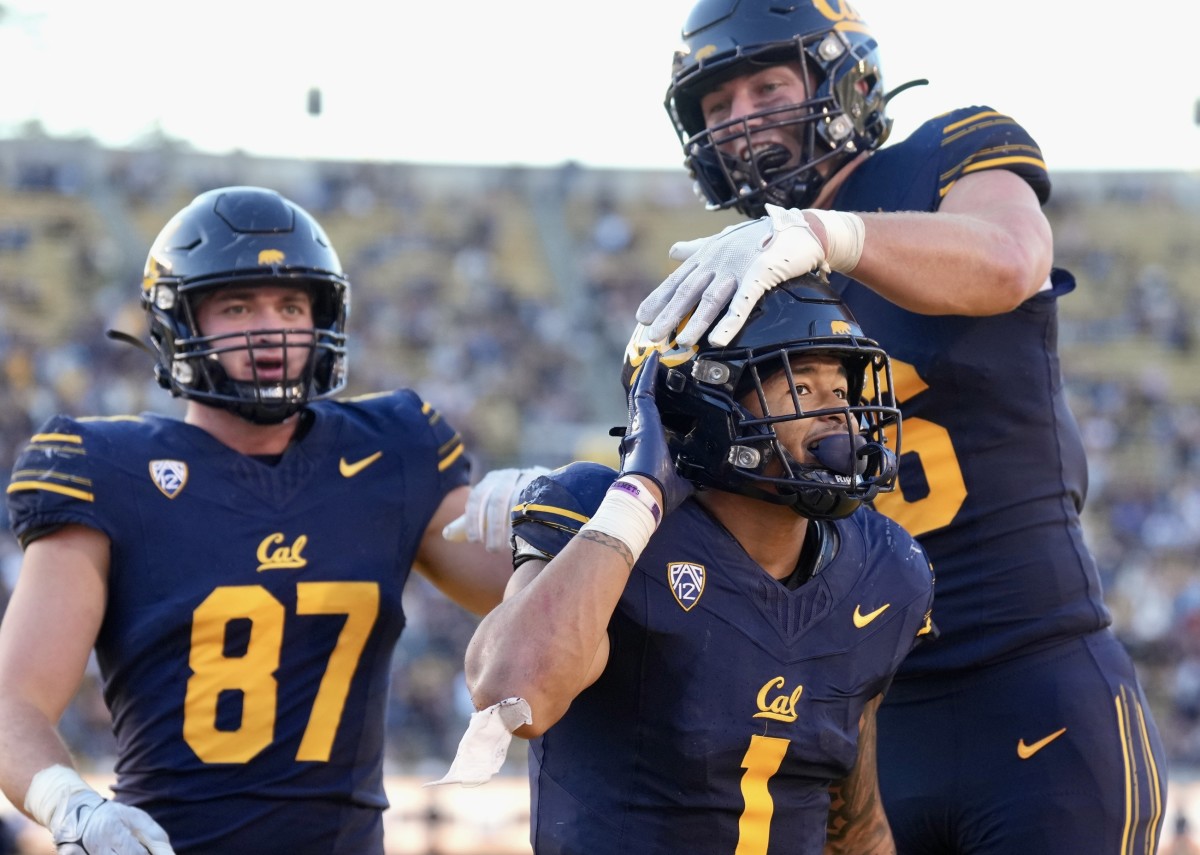 Jaydn Ott celebrates with teammates