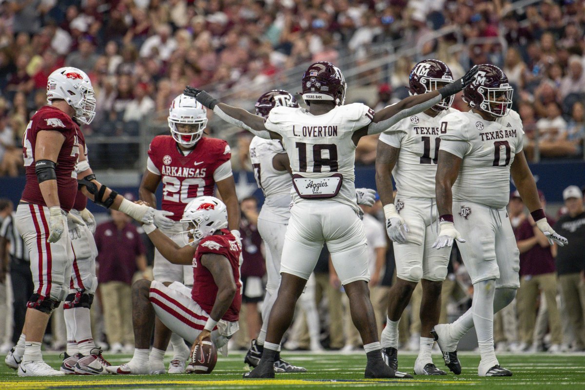 LT Overton celebrates after making a play against Arkansas (30th Sept., 2023)