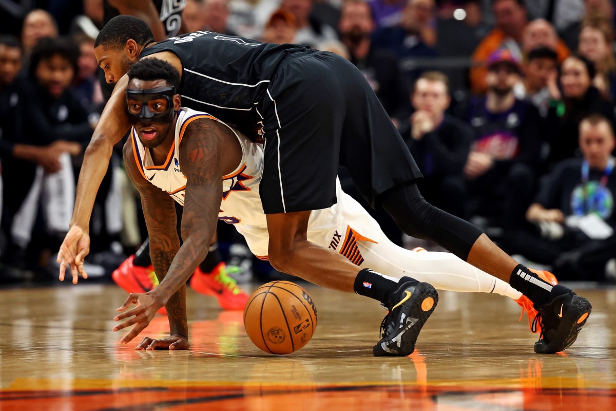 Phoenix Suns forward Nassir Little (25) and Brooklyn Nets forward Mikal Bridges (1) 