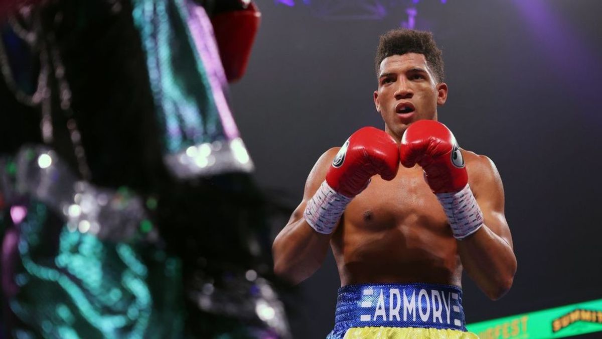 David Morrell Jr in the yellow and blue trunks defeated Alantez Fox by TKO in the fourth round to remain the WBA Super Middleweight Champion. Sena Agbeko will take on David Morrell on Saturday, December 16 at The Armory in Minneapolis. ADAM BETTCHER/GETTY IMAGES.