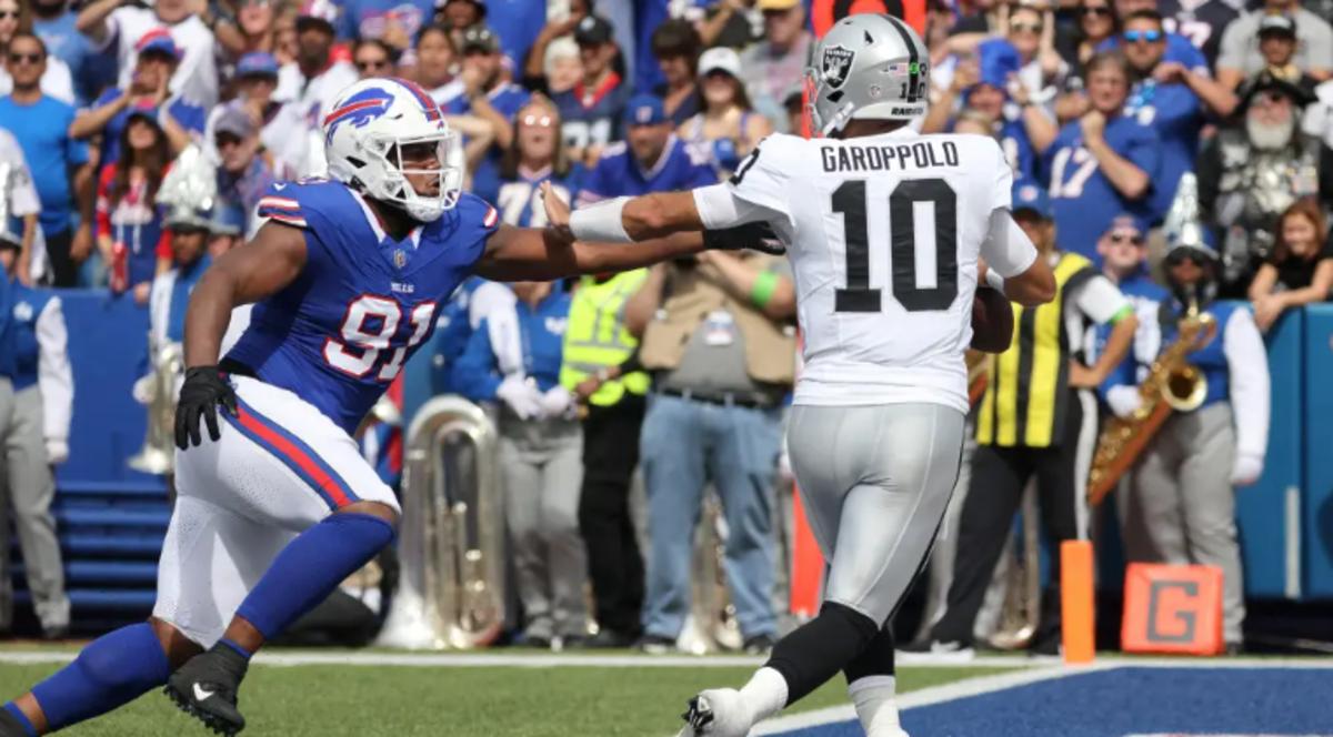 Oliver chases down Las Vegas QB Jimmy Garoppolo