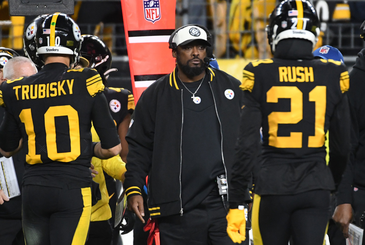 Steelers head coach Mike Tomlin looks out on the field as quarterback Mitch Trubisky and cornerback Darius Rush walk off the field