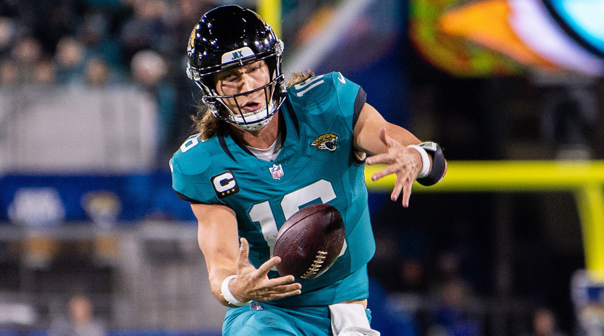 Jaguars QB Trevor Lawrence fumbles while running