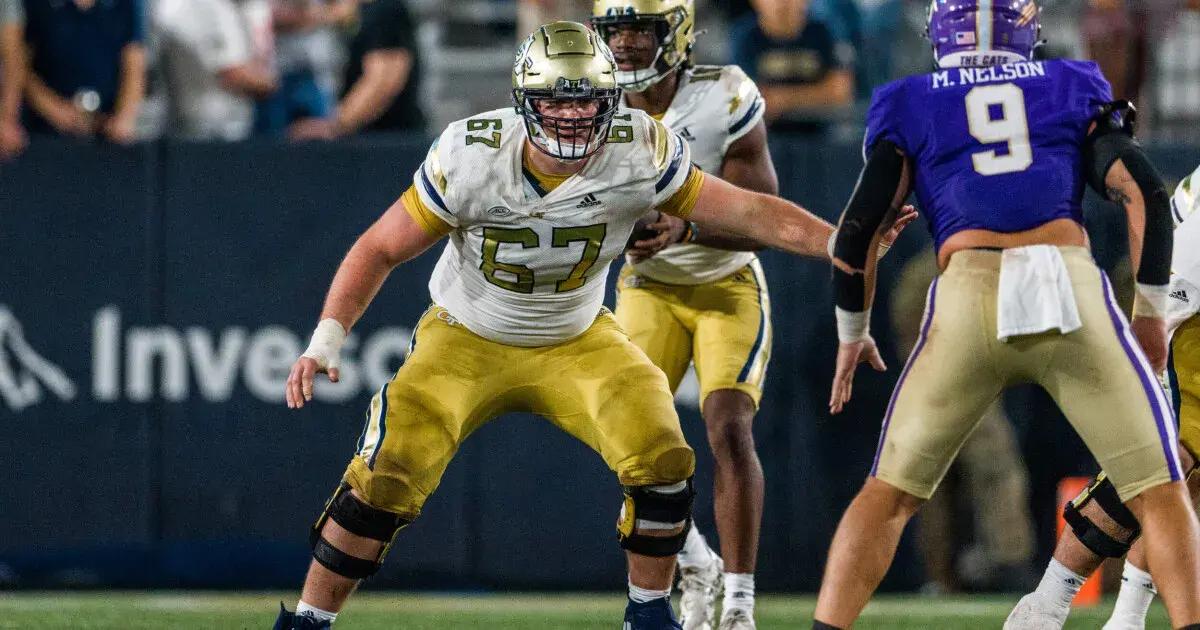 Joe Fusile protecting former Georgia Tech quarterback Jeff Sims in a 2022 matchup.