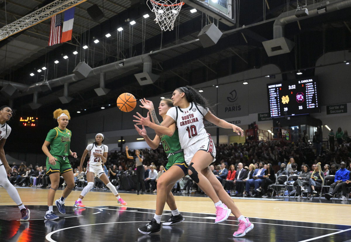 Kamilla Cardoso fights for a loose ball vs. Notre Dame in Paris (6th Nov., 2023)