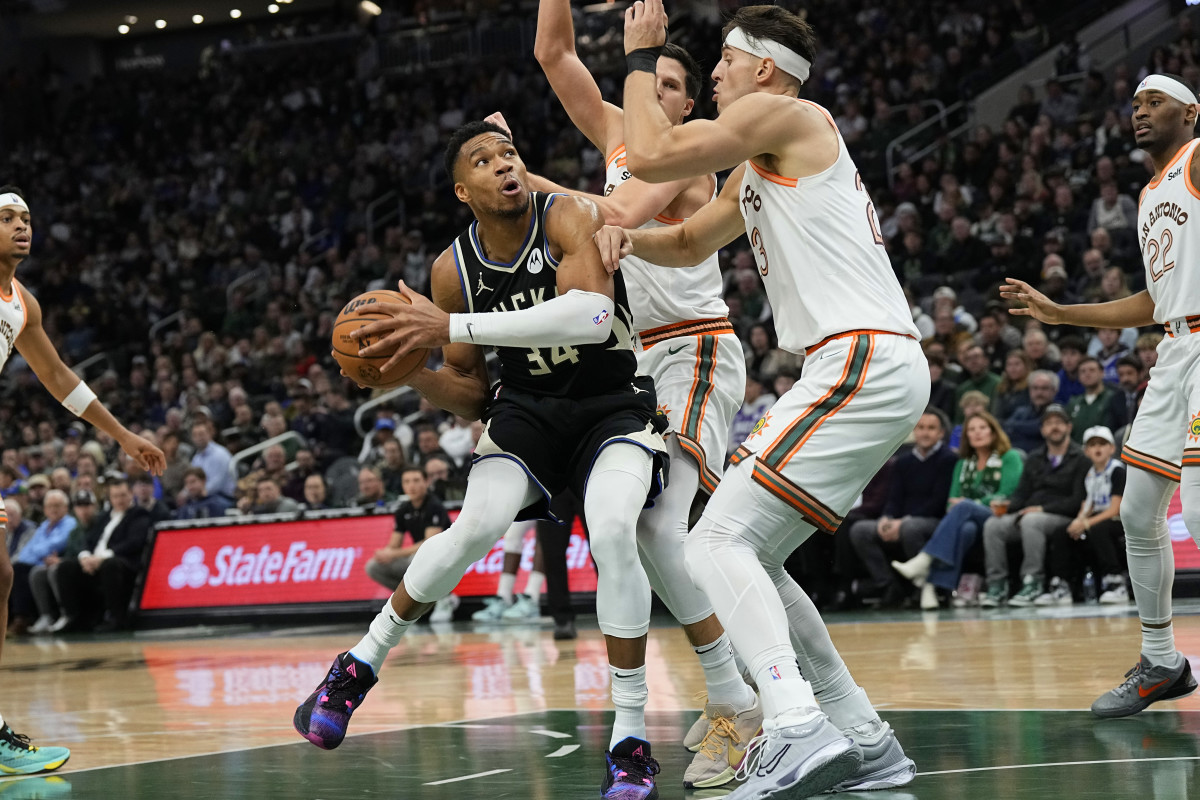 San Antonio Spurs Play Like &lsquo;Deer in Headlights&rsquo; vs. Milwaukee 