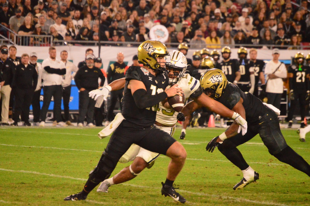 Georgia Tech making a sack against UCF