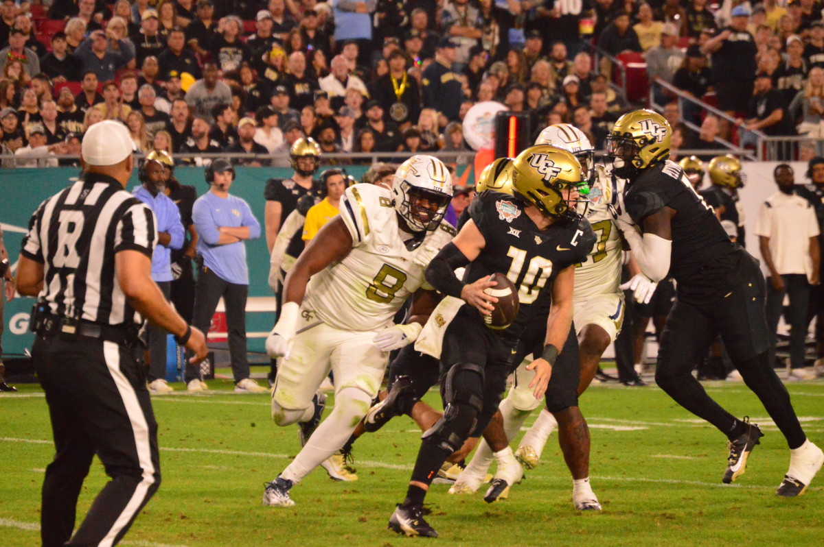 Makius Scott going for a sack against UCF