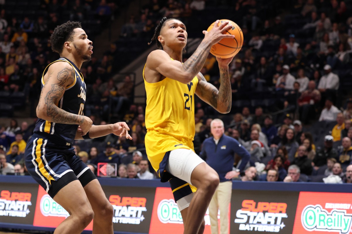 West Virginia guard RaeQuan Battle goes for two of his 22 first half points versus Toledo. 12/23/23