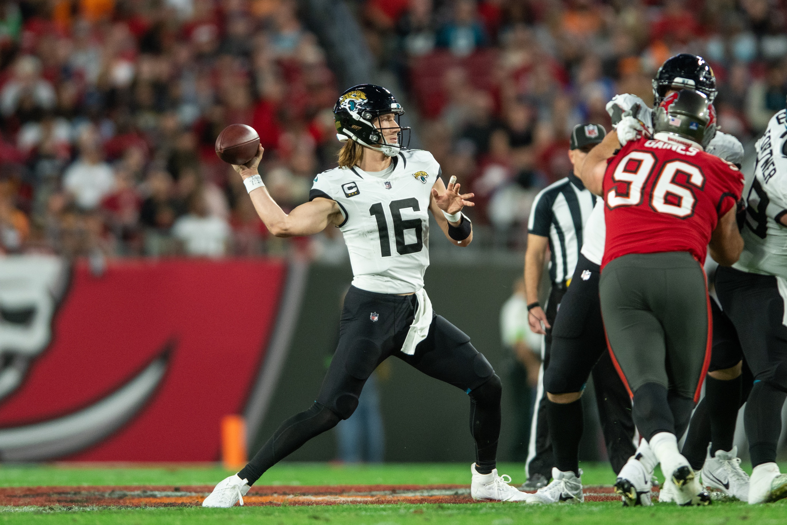 Trevor Lawrence Leaves Jacksonville Jaguars' Loss To Buccaneers With ...