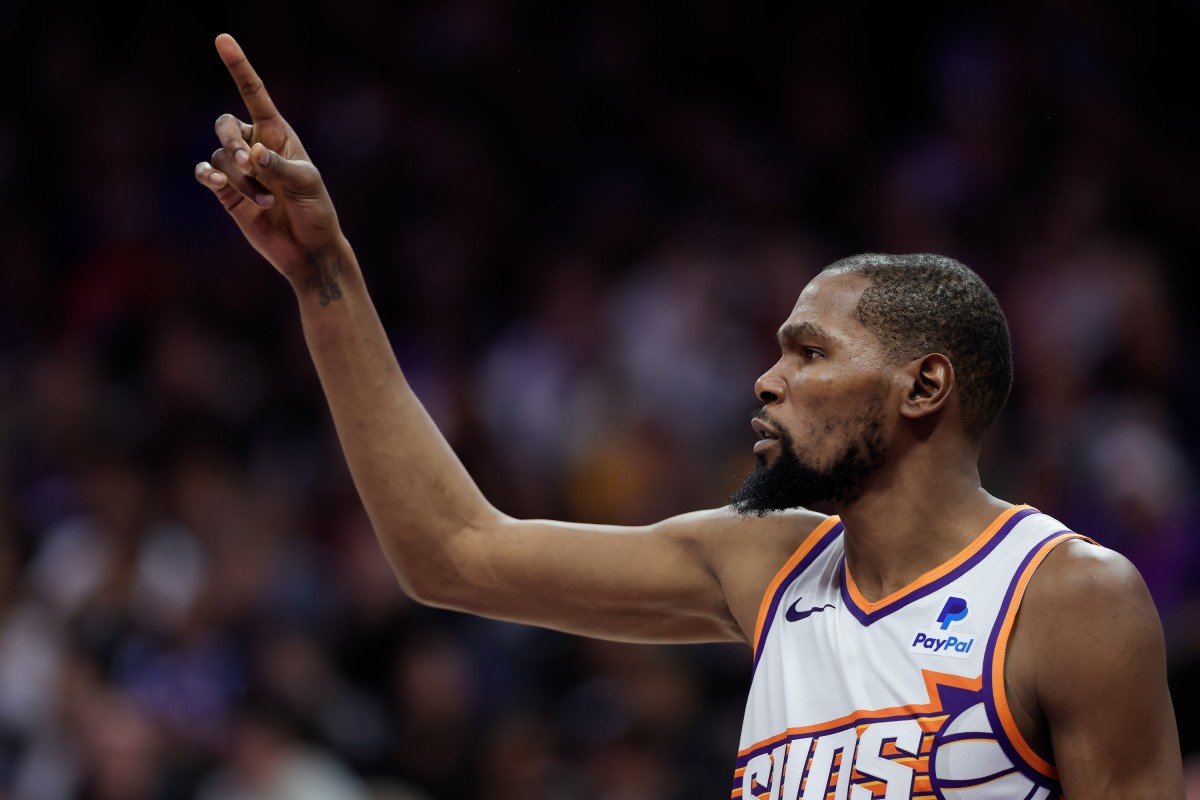 NBA - Kevin Durant scores 35 points, including 8 in OT as