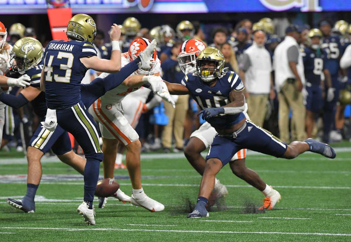 Georgia Tech defensive end Noah Collins