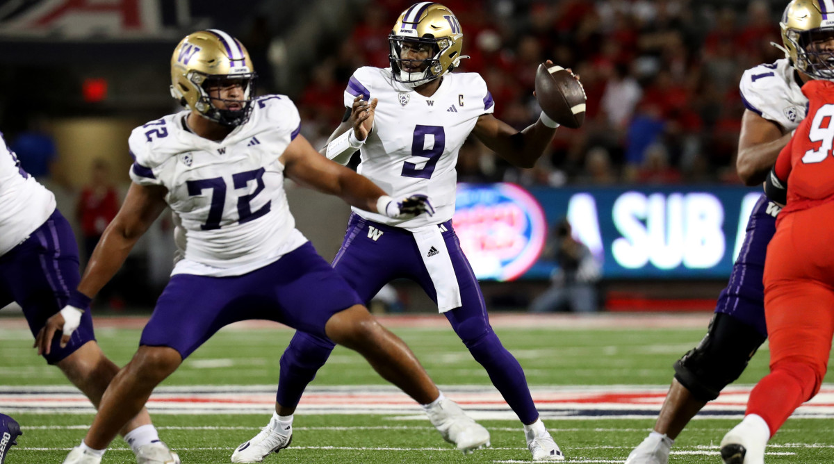 Michael Penix Jr. behind the Washington offensive line.