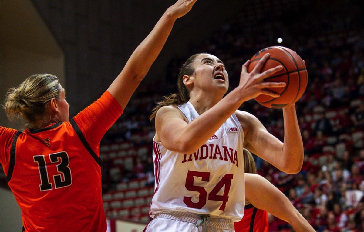 No. 16 Indiana Women's Basketball Hosts Illinois Sunday to Continue Big Ten Play