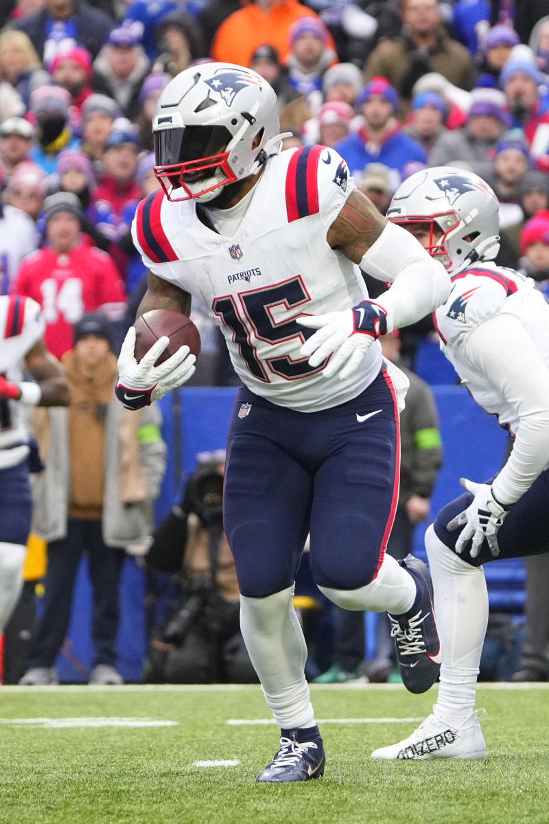 New England Patriots running back Ezekiel Elliott (15) runs with the ball against the Buffalo Bills during the first half at Highmark Stadium.