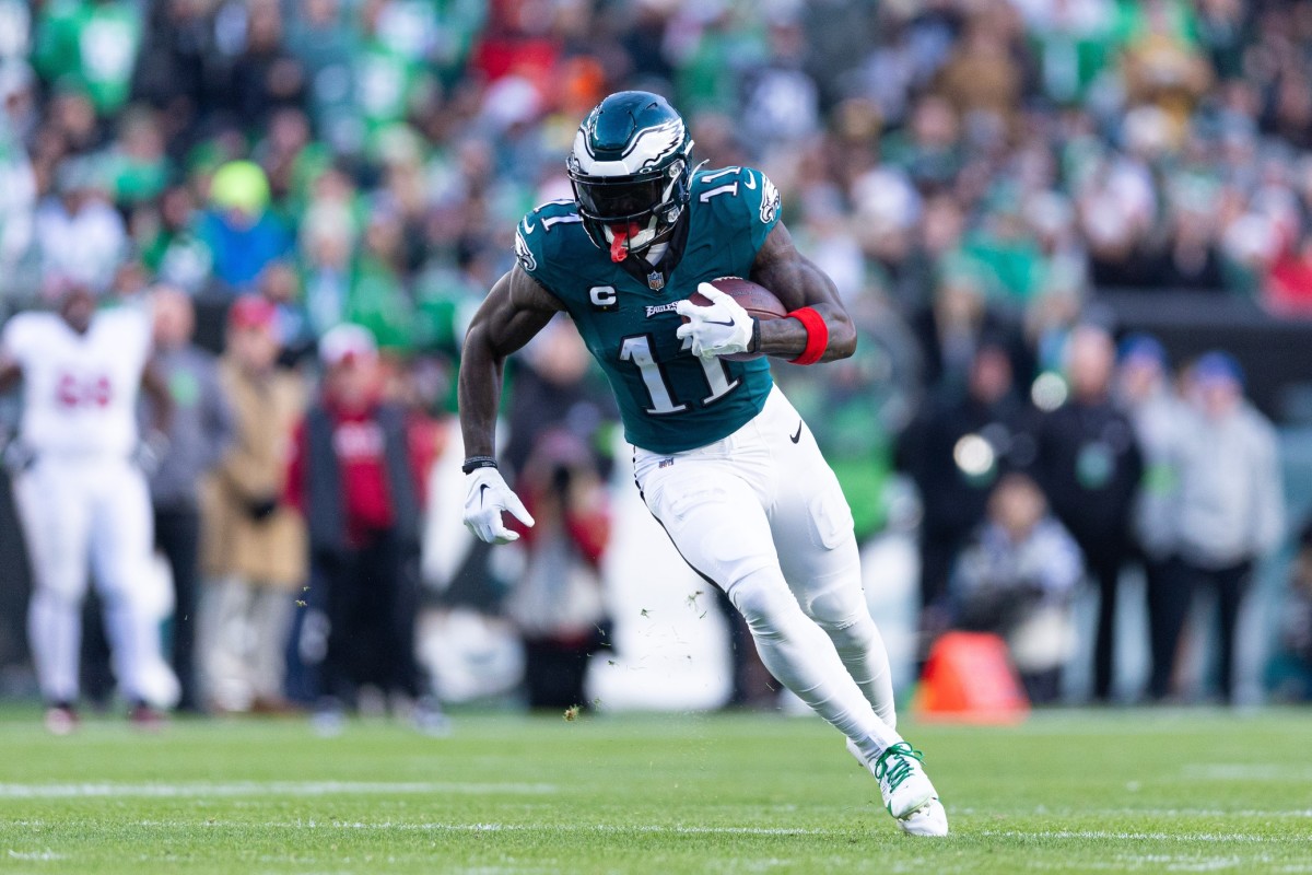 A.J. Brown looks for yards in a Week 17 loss to the Arizona Cardinals.