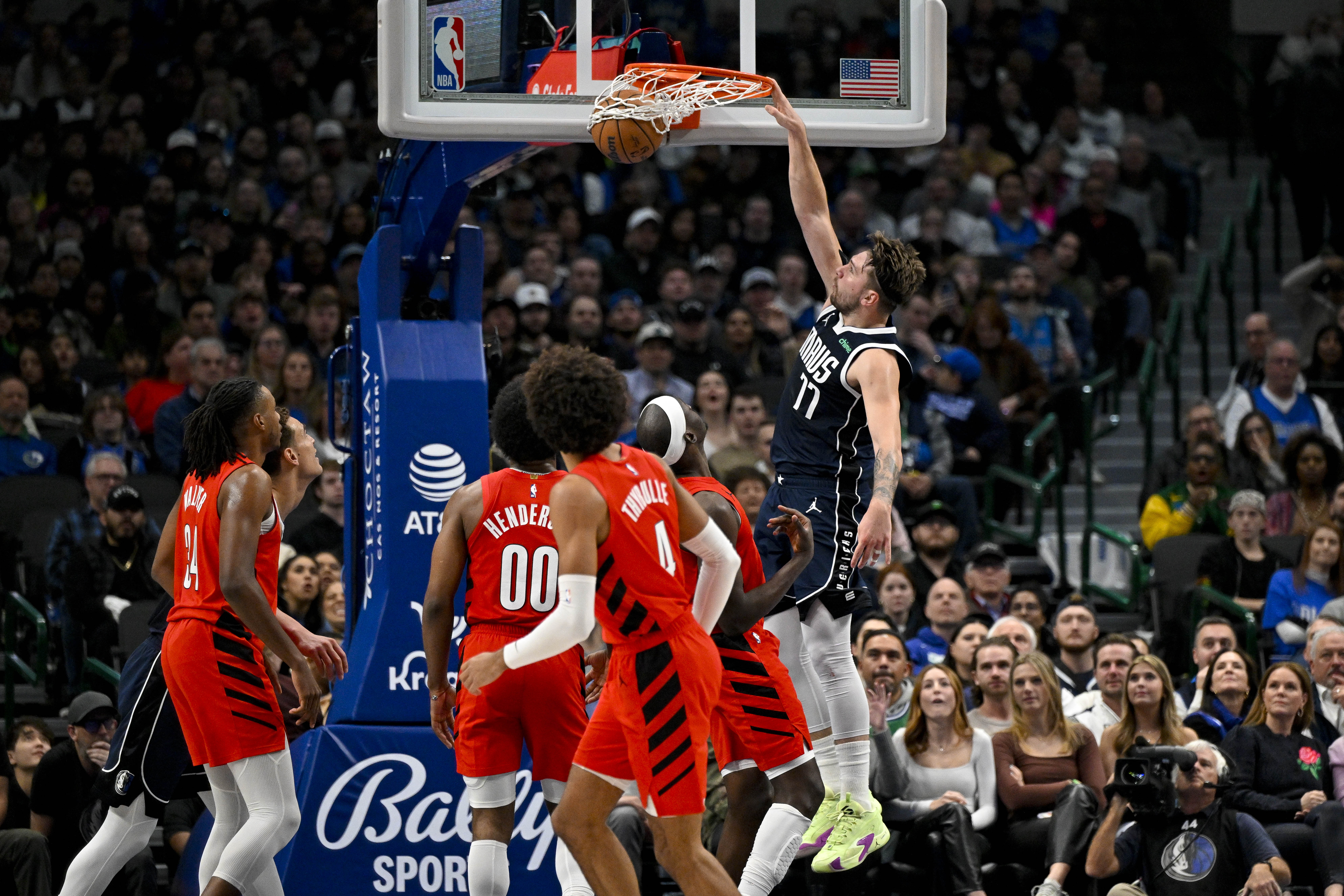 Doncic dunk store