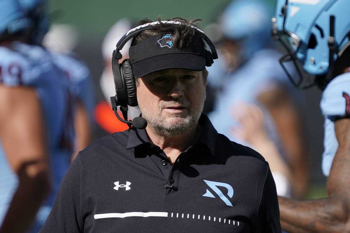 Mar 5, 2023; Arlington, TX, USA; Arlington Renegades head coach Bob Stoops on the sidelines against the Orlando Guardians during the first half at Choctaw Stadium. Mandatory Credit: Raymond Carlin III-USA TODAY Sports