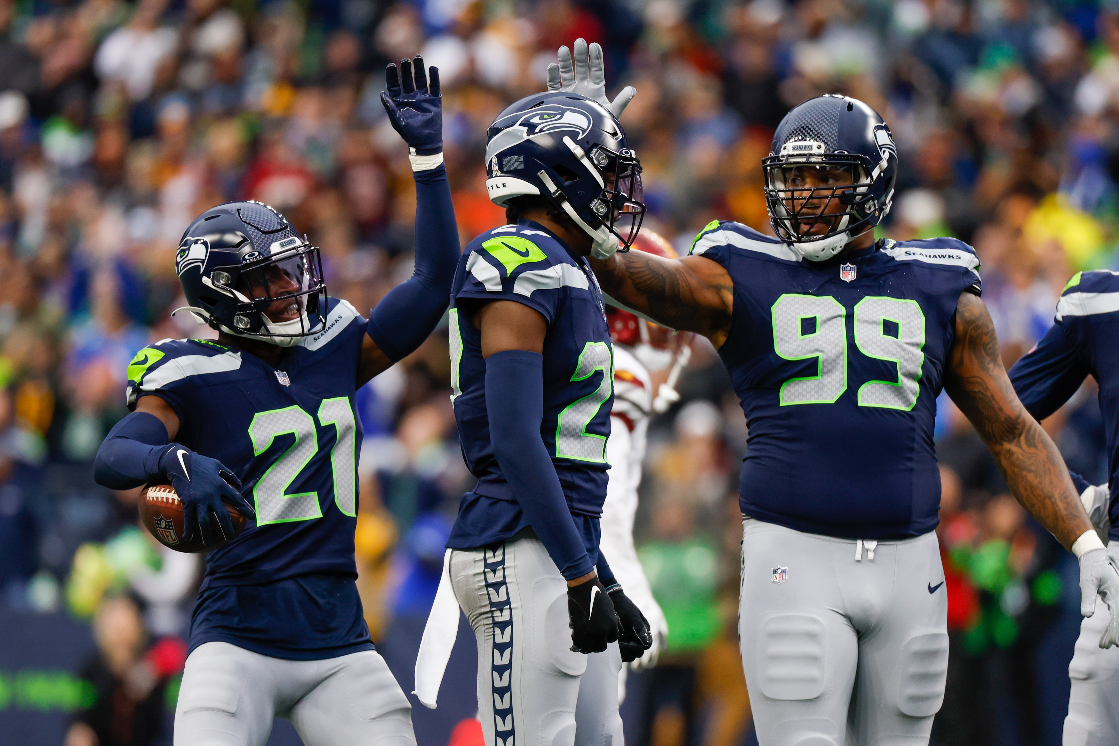 Devon Witherspoon high fives Leonard Williams