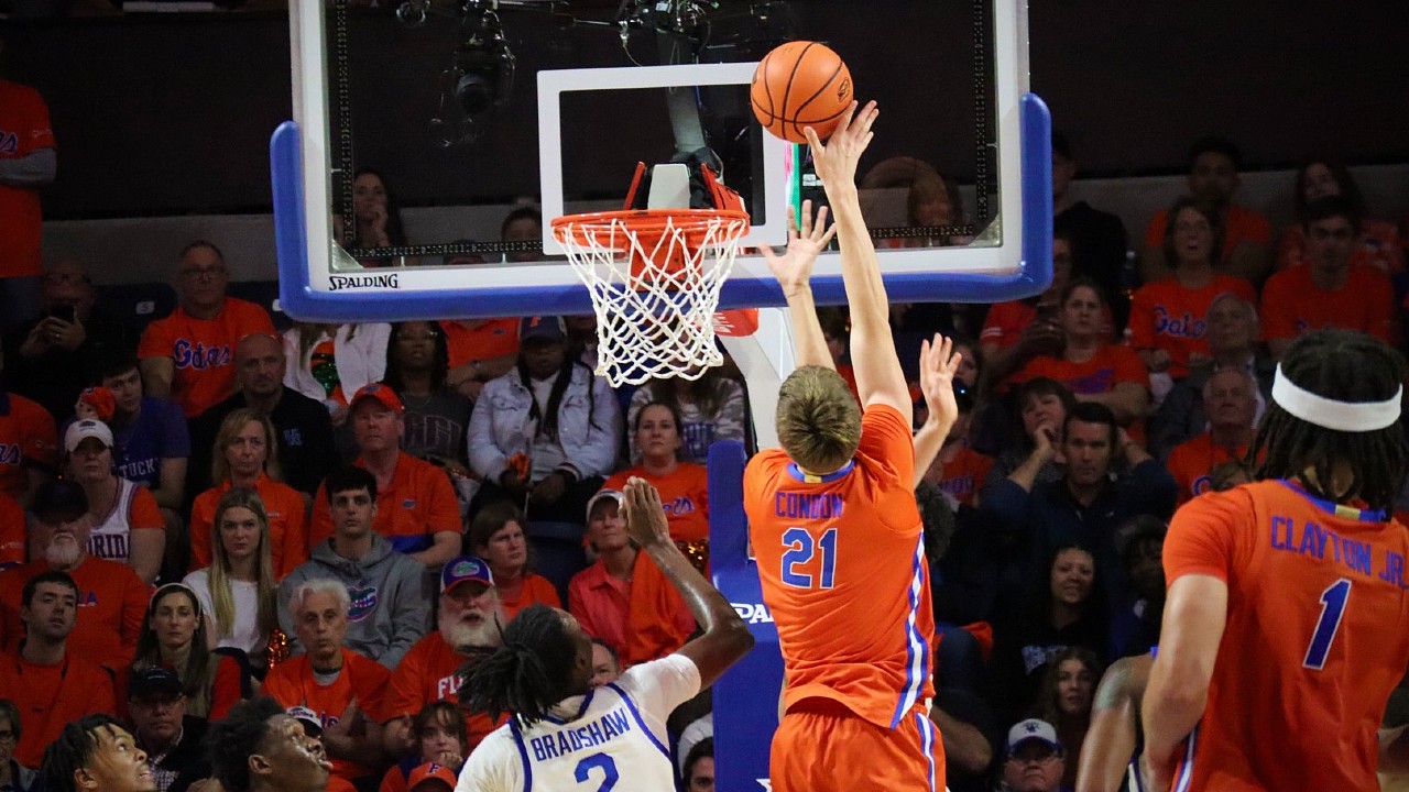 Florida Gators center Alex Condon