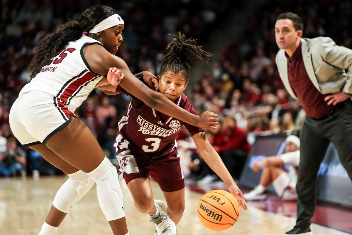 Raven Johnson trying to prevent dribble penetration from a Mississippi State guard (7th Jan., 2024)