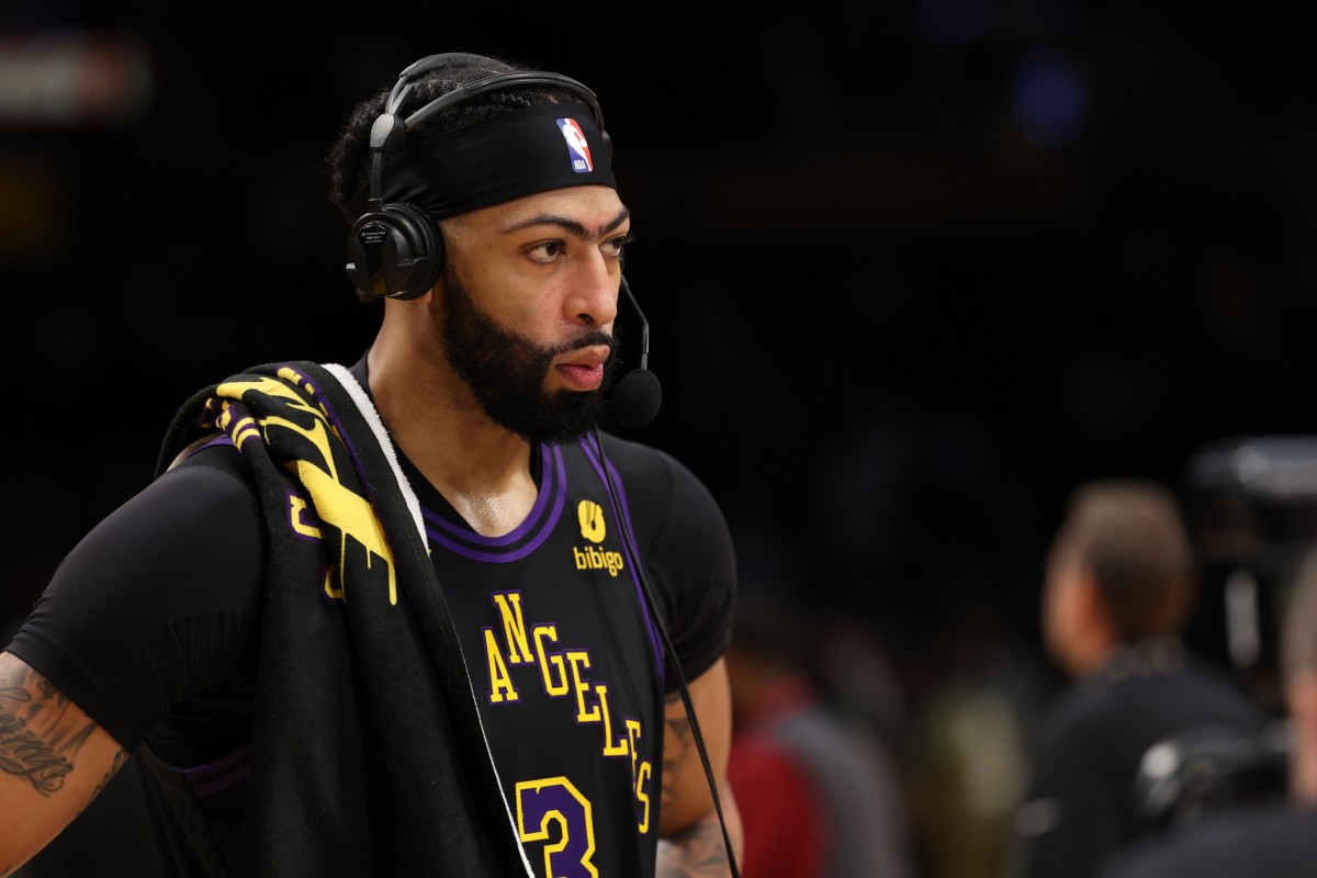 Anthony Davis' Honest Statement After Suns-Lakers Game - Fastbreak On ...