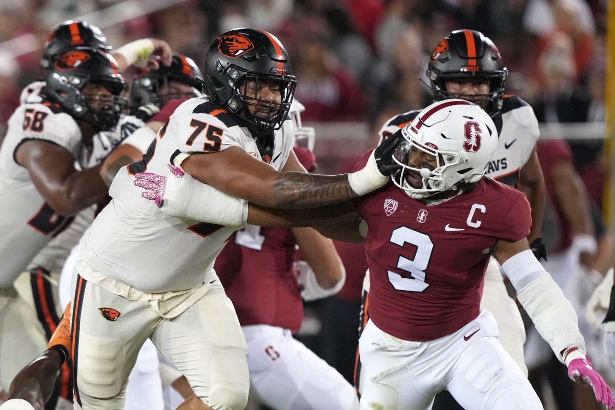 Oregon State Beavers offensive lineman Taliese Fuaga (75) blocks Stanford Cardinal linebacker Levani Damuni (3) during the first quarter at Stanford Stadium.