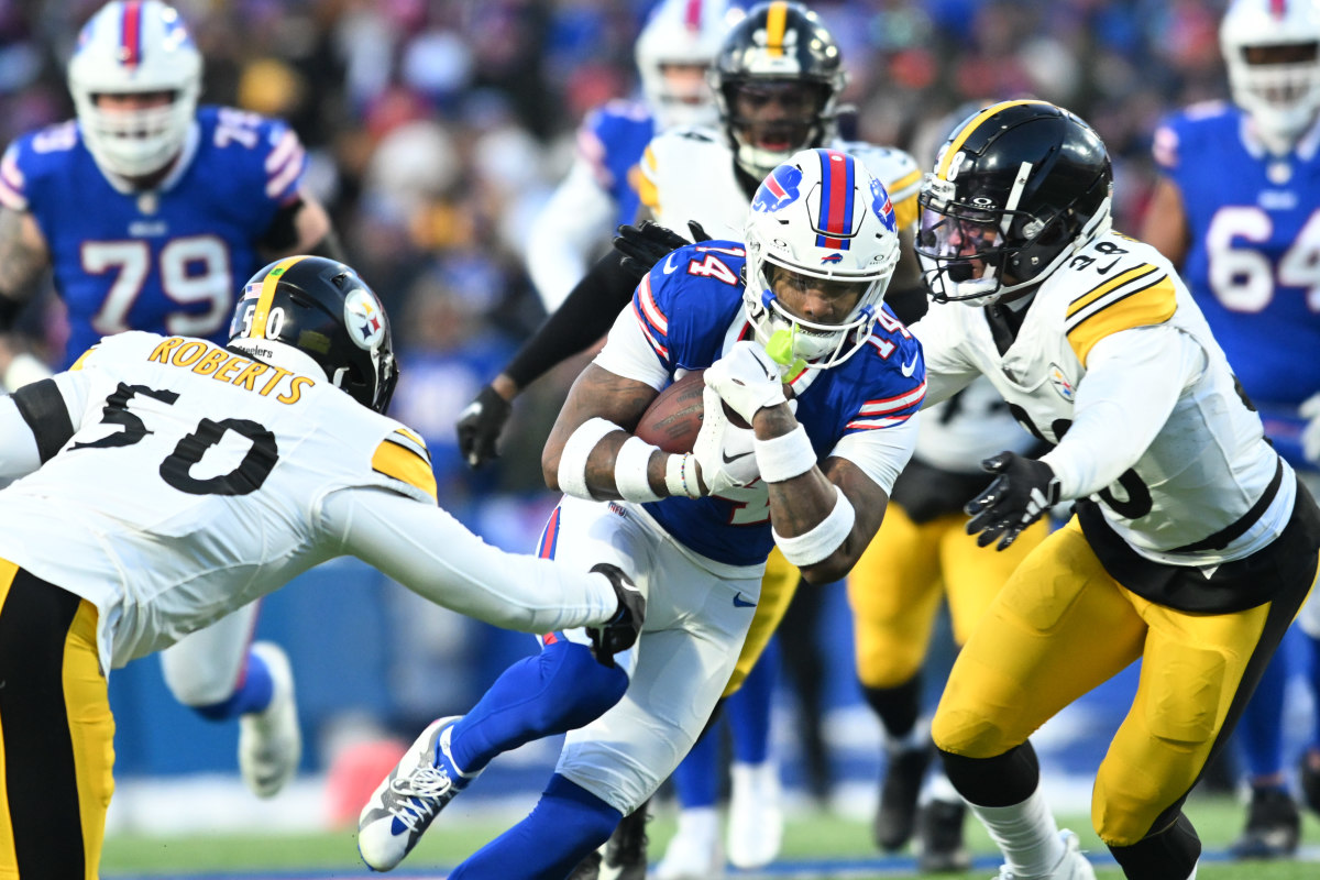 Stefon Diggs cuts upfield in the AFC Wild Card Round vs. the Pittsburgh Steelers.