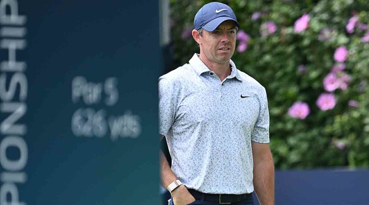 Rory McIlroy waits to tee off from the 1st tee during the third round of the 2023 BMW Championship.