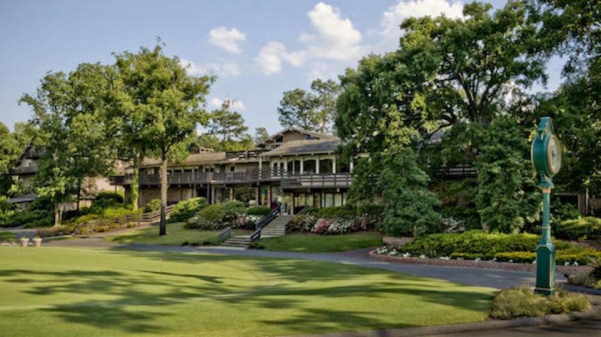 When the weather is good, there are few walks better than from the clubhouse pro shop to the first tee. 