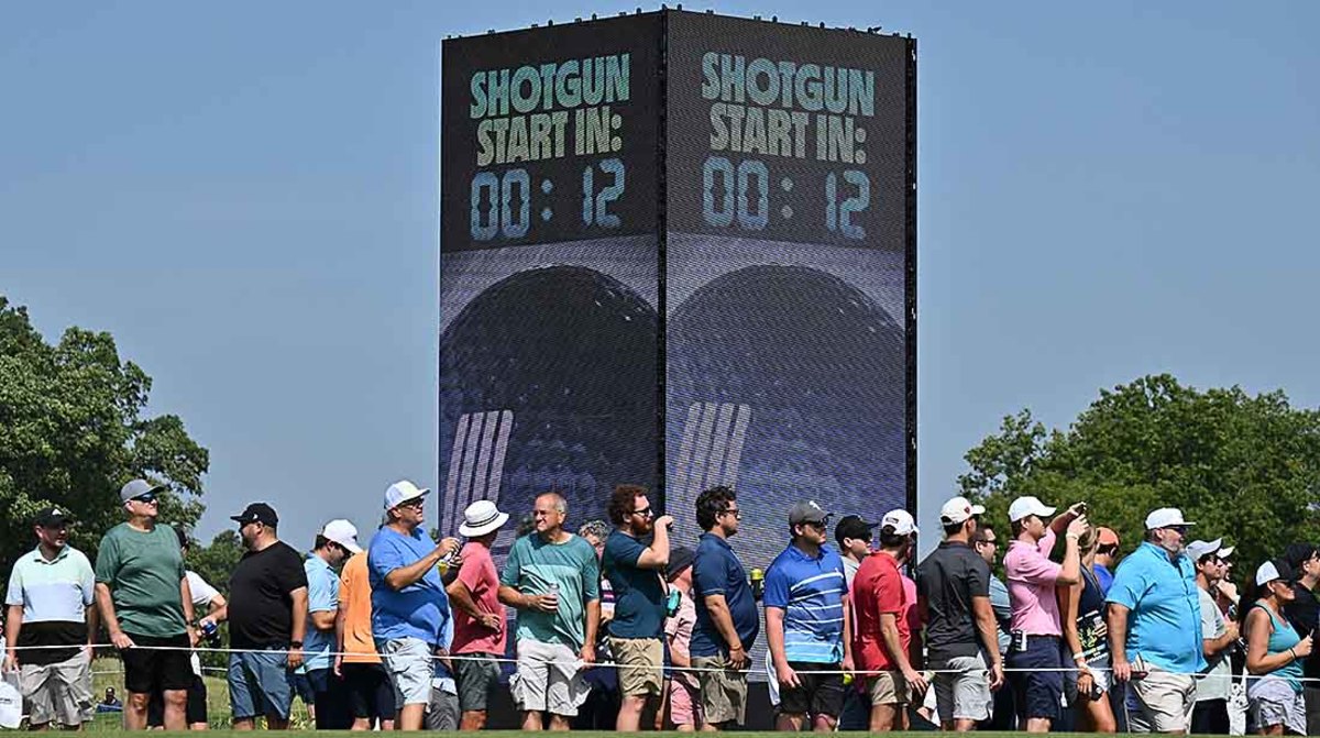 A shotgun start clock counts down to the start of the second round at the 2022 LIV Golf Invitational Chicago.