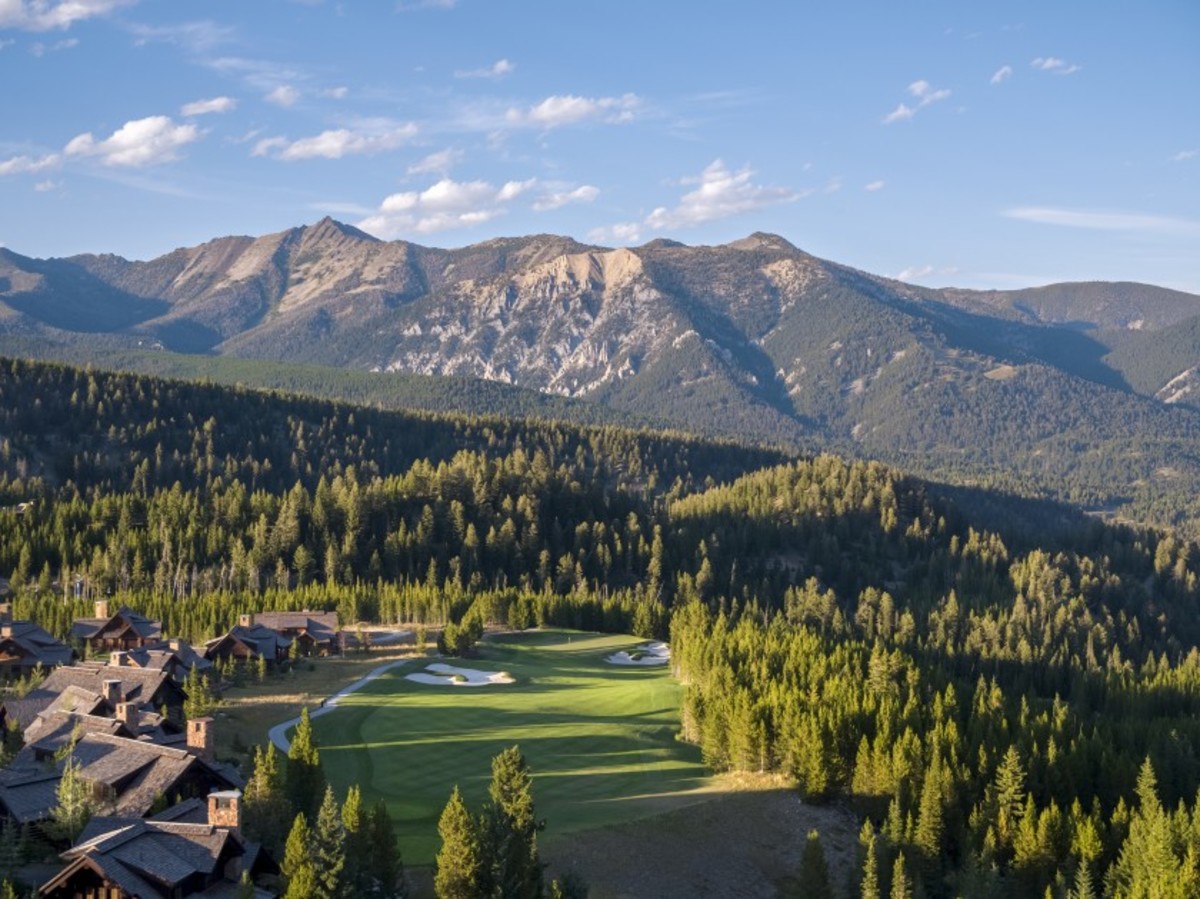 Spanish Peaks Mountain Club features a spacious 7,200-yard design by course architect Tom Weiskopf that has no shortage of mountain views. 