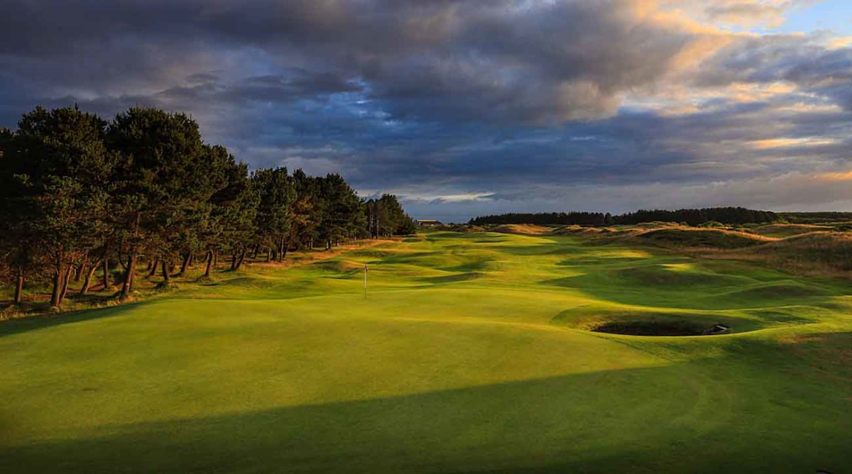 The 16th hole at Dundonald Links