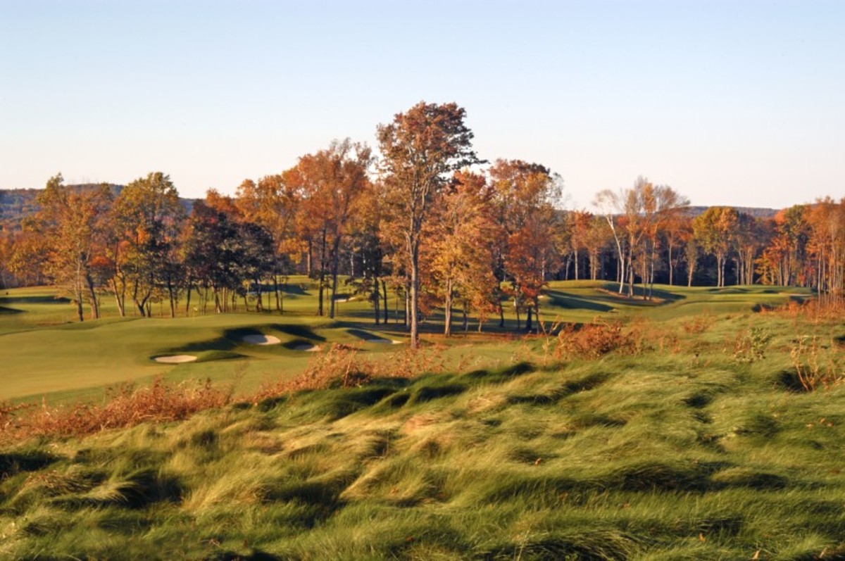 The par-4 No. 5 hole at Wintonbury Hills, a Pete Dye design in Bloomfield, Conn.