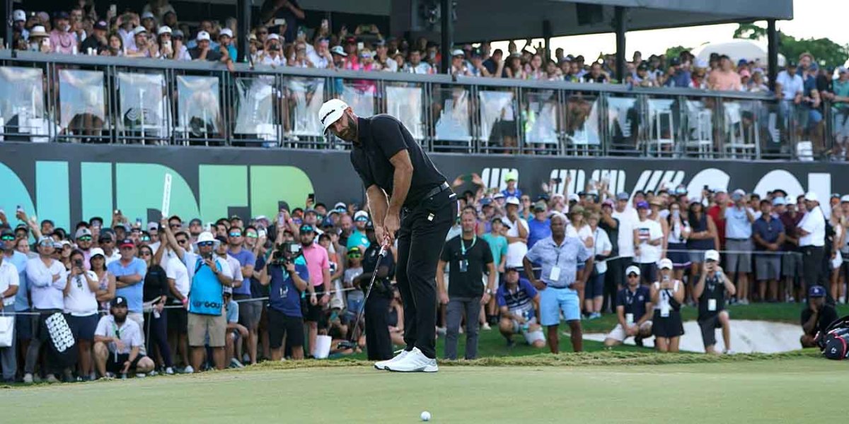 Dustin Johnson putts on the 18th green in the final round of the 2022 LIV Golf Team Championship.