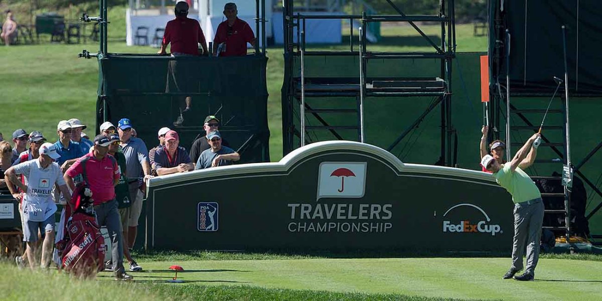 Hunter Mahan tees off in the 2016 Travelers Championship.