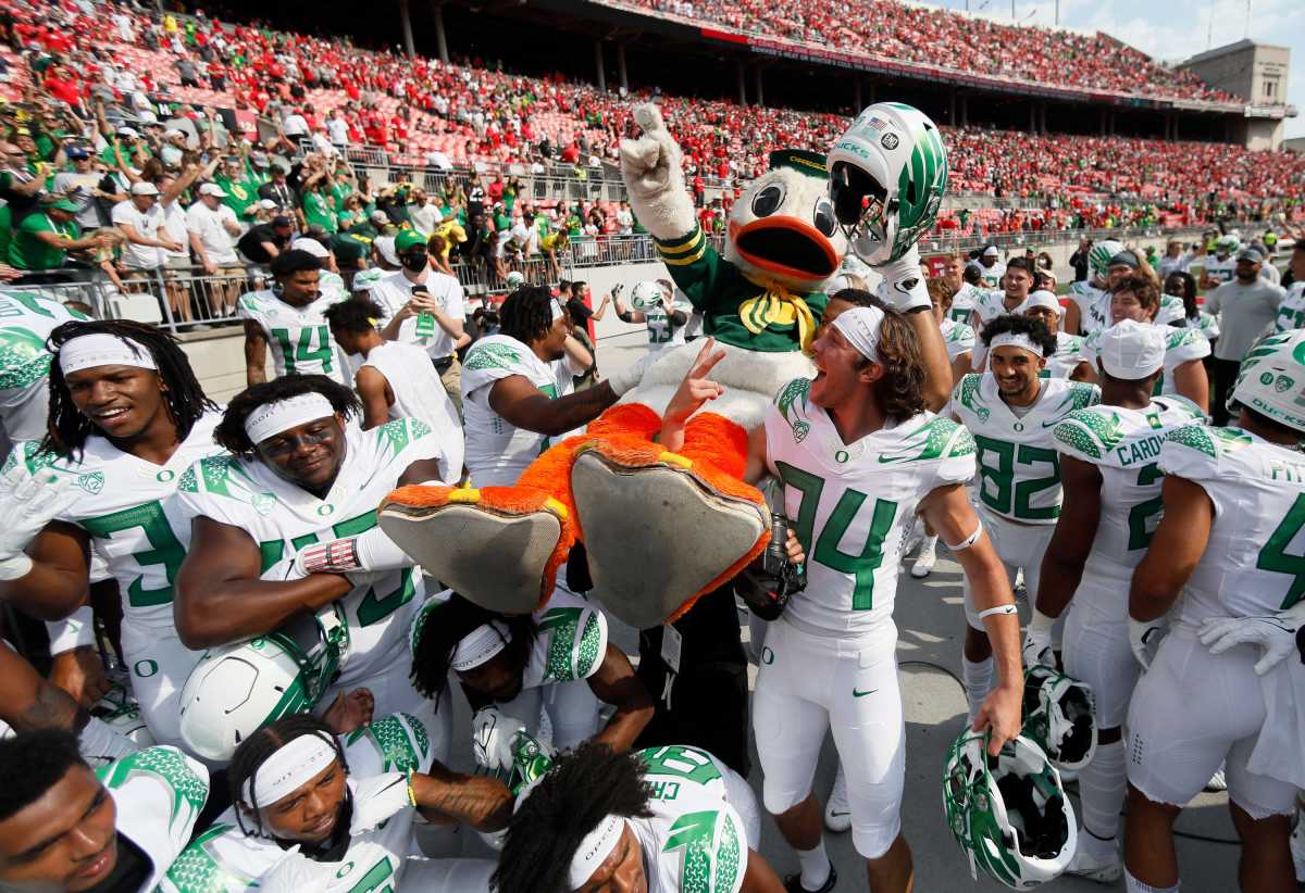 Oregon players celebrate a 35-28 win over the Ohio State Buckeyes in Columbus.