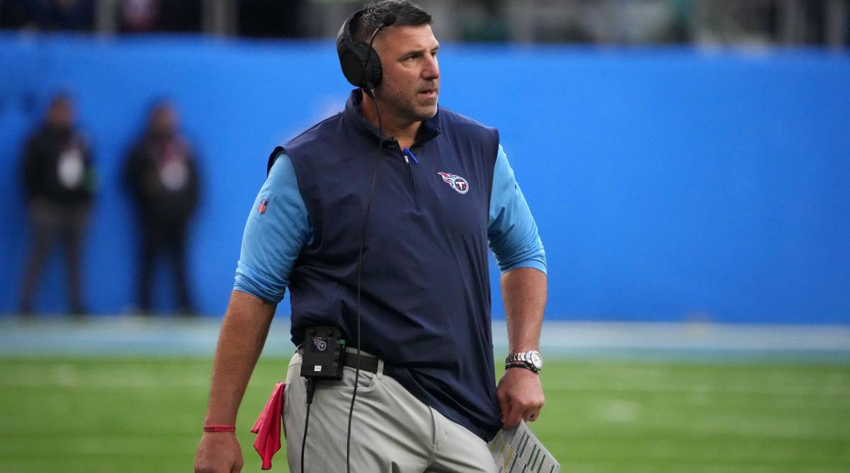 Tennessee Titans head coach Mike Vrabel looks on while coaching in a game.